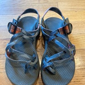 Women’s Chacos with Toe Loop